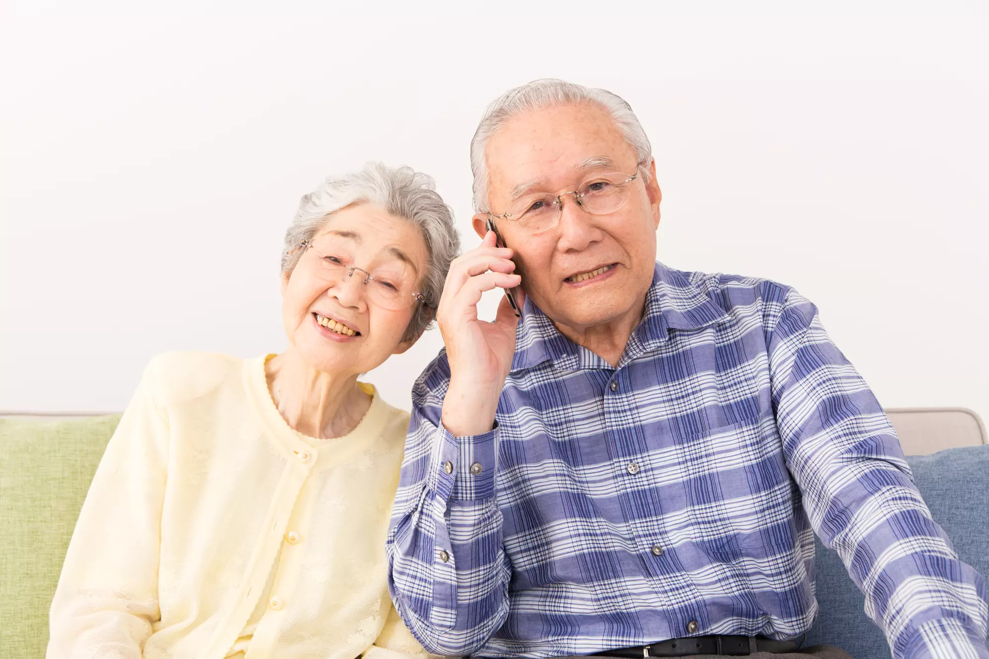 昭和お喋り会は話し相手の欲しい人、誰かと喋りたい人にピッタリの毎日安くお喋りできるサービスです。シニア、シルバー世代の方に大人気の昭和おしゃべり会では、懐かしい昭和の同窓生、同期生と楽しく喋れます。脳活、ボケ防止、認知症対策、物忘れ改善などにも効果的で、独居老親の見守りサービスもあります